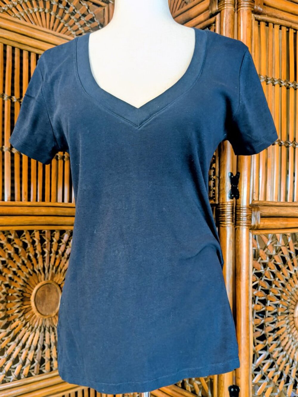 OLD NAVY V-Neck Short Sleeve T-Shirt - LG - NWOT